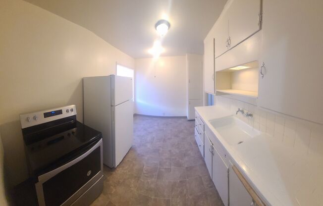 2 beds, 1 bath, $2,000, Unit 398