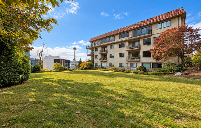 610 Aloha Condominiums ~ Lower Queen Anne