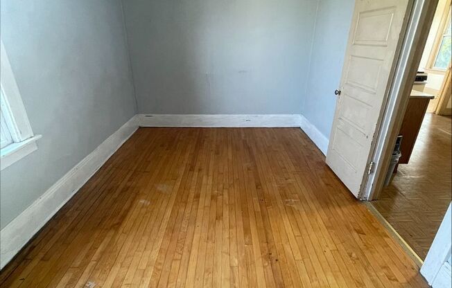 *30 Days of FREE RENT With SIGNED LEASE* 2 bed/1 bath off Brady St!