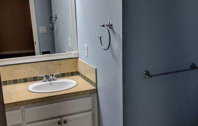 2 beds, 2 baths, $2,600, Unit Apt 303