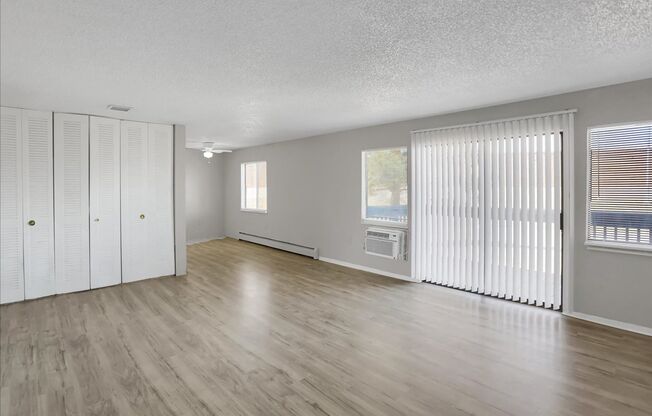 2 beds, 1 bath, 860 sqft, $1,199, Unit 10-06