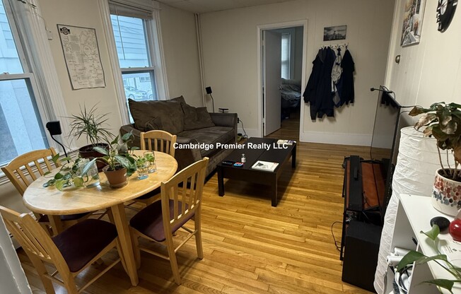 20 Mossland St 2