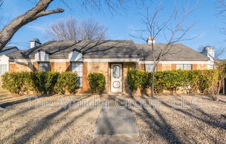 2121 COUNTRY OAKS