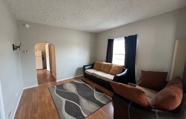 2 beds, 1 bath, $1,000, Unit A423-1