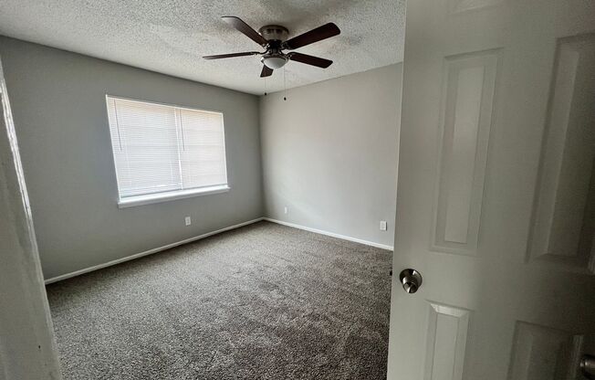 2 beds, 1 bath, 864 sqft, $885, Unit 1715-232AR