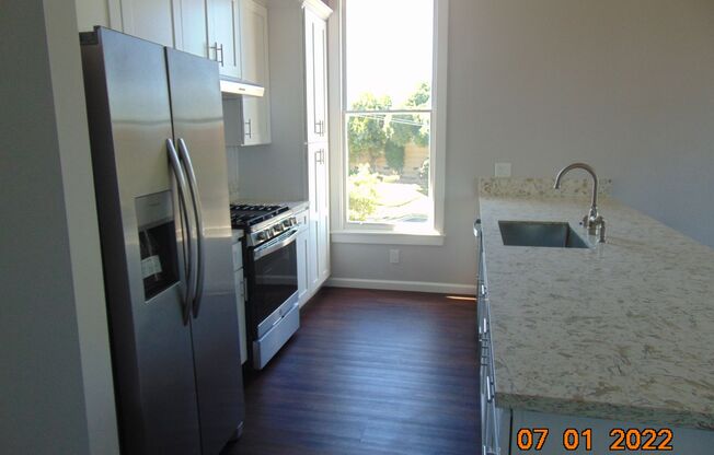 Upper Unit Remodeled Apartment in Downtown Martinez