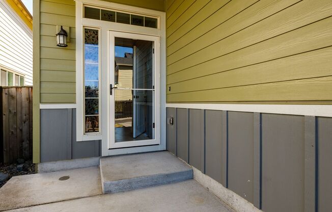 3 Bedroom, 2.5 Bath Home with Open Layout, Vaulted Ceilings, and AC!