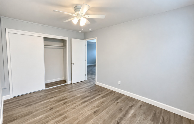 Lone Pine Apartments