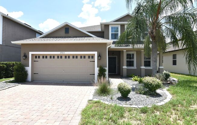 Clermont/Disney area 5br 3ba home in Sawgrass Bay, over 3000 sq/ft, with pond view!