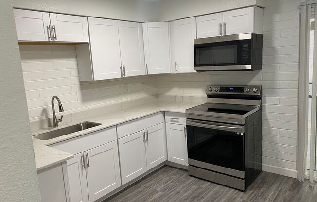 2 beds, 1.5 baths, 980 sqft, $1,200, Unit 6802-2