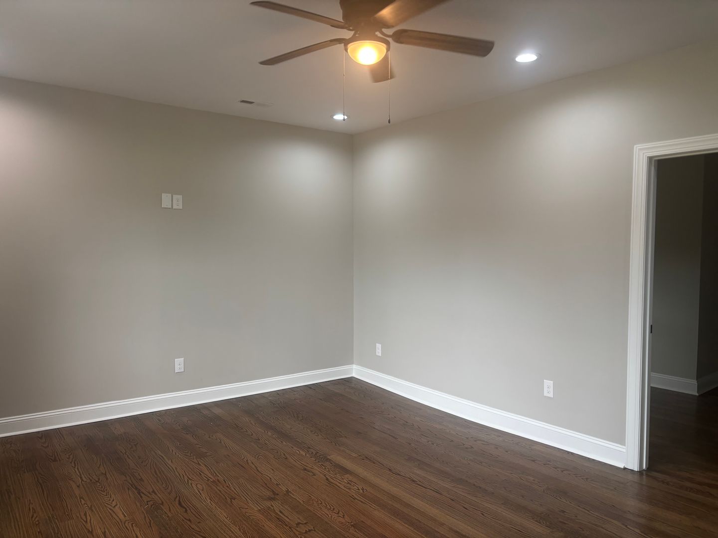 3 Bedroom 1 Bathroom Fully Renovated House - Lawn Care Included!