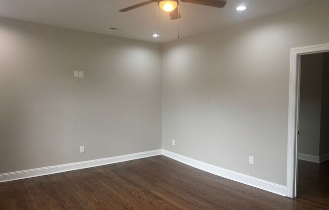 3 Bedroom 1 Bathroom Fully Renovated House - Lawn Care Included!