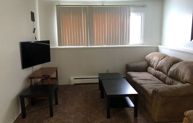 2 beds, 1 bath, 796 sqft, $1,150, Unit 202