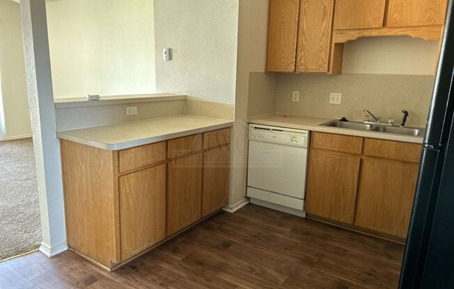 2 beds, 1.5 baths, $749, Unit 4107 Gus Dr Unit C