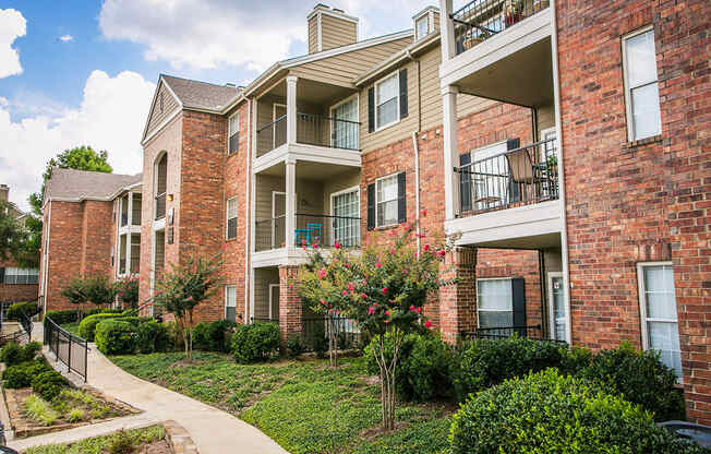 Exterior of non-smoking apartment complex in Irving TX