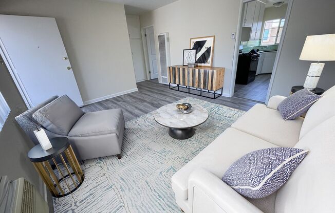 $1875 June 1 Br Rent Special Where Convenience Meets Glendale  Charm: Near Americana & Galleria
