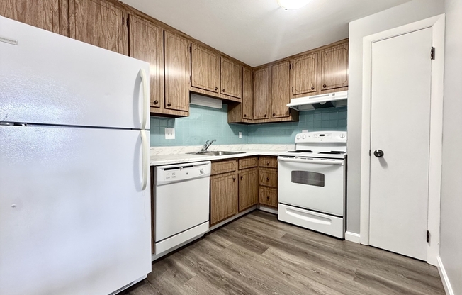 11 OLD COLONY LN
