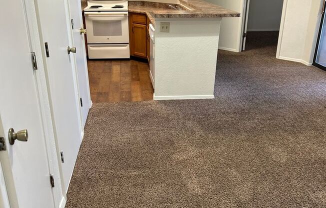 2 beds, 1 bath, 861 sqft, $970, Unit 20