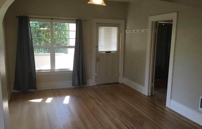 2 beds, 1 bath, $1,550