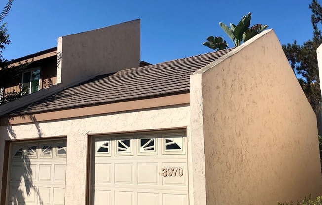 Spacious 4-Bed Townhome in the Heart of Clairemont!