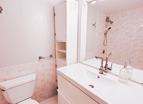 2 beds, 1 bath, 833 sqft, $2,680, Unit 239
