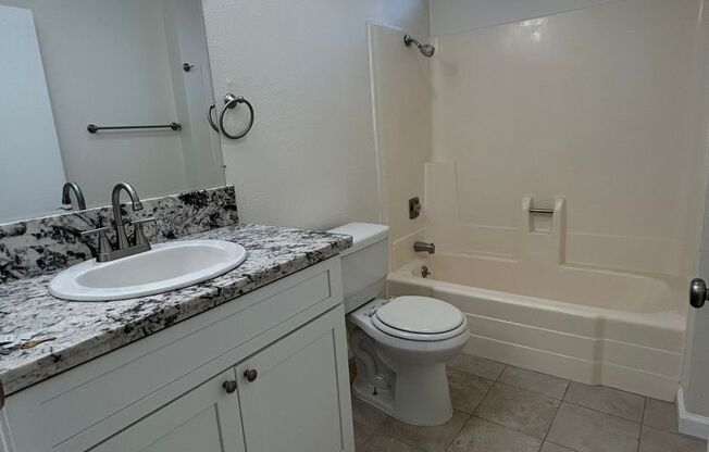 Studio, 1 bath, 400 sqft, $1,800, Unit 01