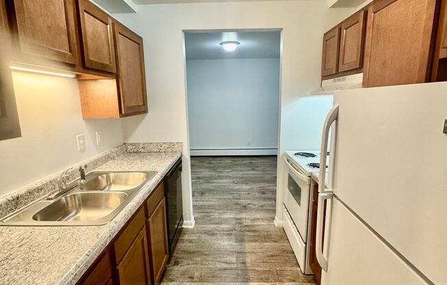 2 beds, 1 bath, 1,000 sqft, $1,295, Unit 101