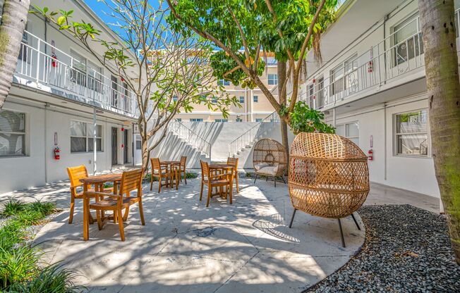 Satoshi Hideout- Simple living in Downtown St Pete