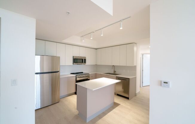 3 beds, 2 baths, 1,299 sqft, $3,600, Unit 525