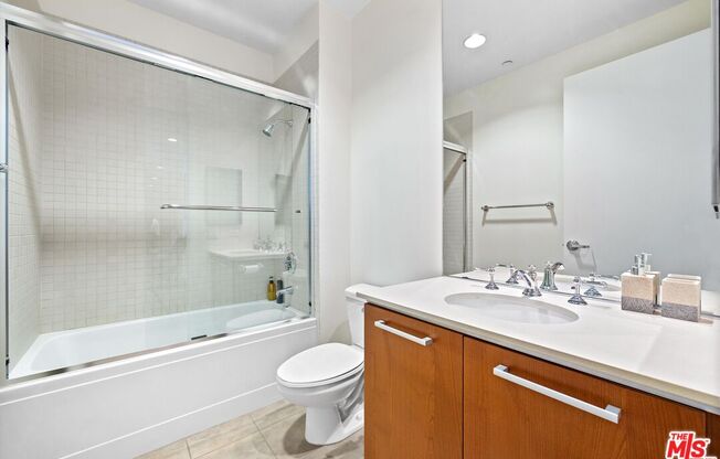 2 beds, 2 baths, 1,930 sqft, $6,000, Unit 1710