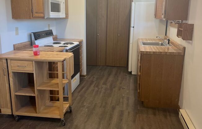 2 beds, 1 bath, $999