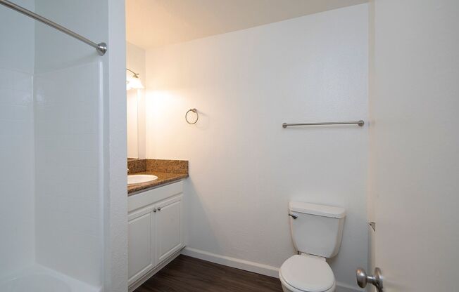 2 beds, 2 baths, 780 sqft, $2,595, Unit B100
