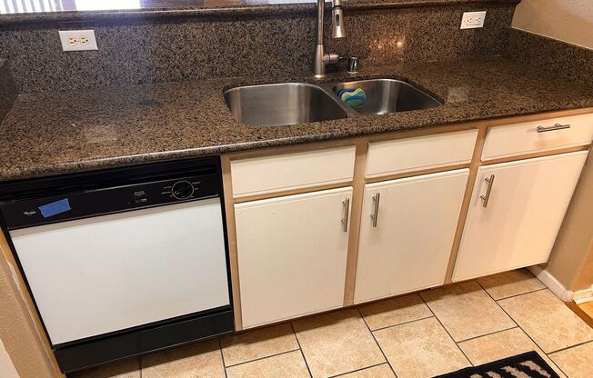 2 beds, 2 baths, $2,100, Unit # 2158
