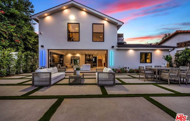 5236 RESEDA BLVD