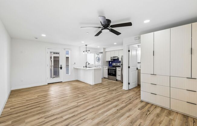 Studio, 1 bath, 430 sqft, $2,264, Unit 2332 - 203
