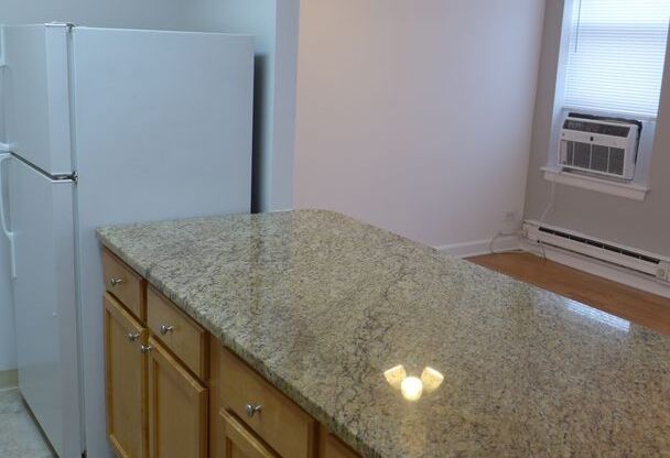 2 beds, 1 bath, 800 sqft, $1,895, Unit 504