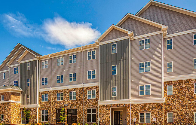 Exterior of Logans Landing Apartments in Lynchburg VA