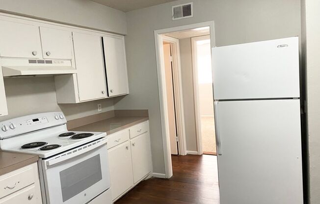 2 beds, 1 bath, 910 sqft, $850, Unit C