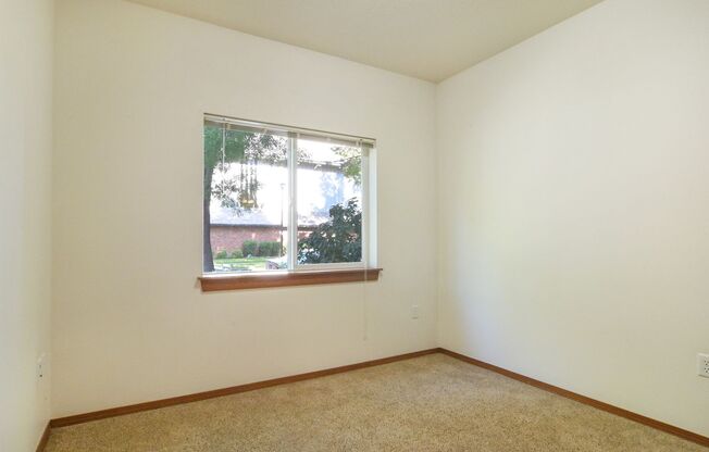 2 beds, 1 bath, $1,700, Unit 104