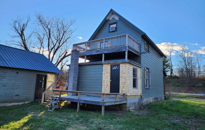 Charming 3BR House in Fonda