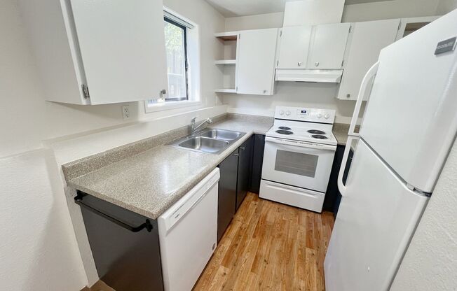 3 beds, 2 baths, 1,100 sqft, $1,715, Unit 15-19
