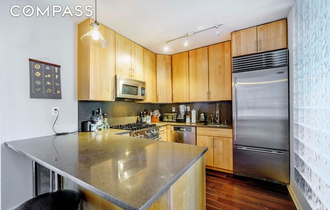 255 W 23 ST 4 HWY