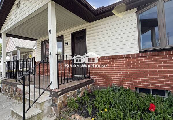9 WALKWAY CT