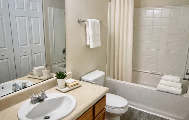 Beautiful 4 Bedroom Home with Garage – Convenient North Charlotte Location