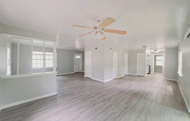 2-Story 4/2/2 with 2 Living areas and Computer Room in Lancaster!