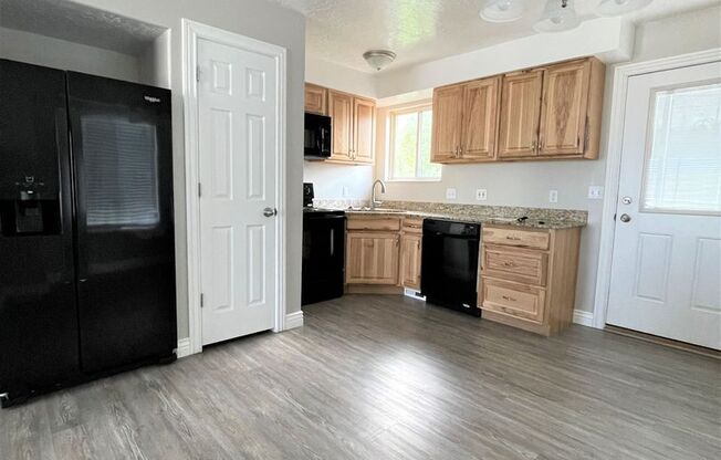 Deposit Moves You In! 4 Bed 1.5 Bath Duplex for Rent in Tooele