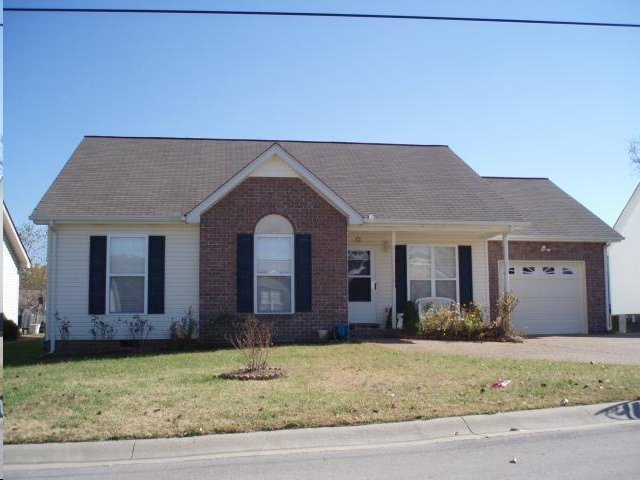 One LEVEL Home for Lease  3 Bedroom 2 FULL Bath Home with Garage near Downtown Nashville!