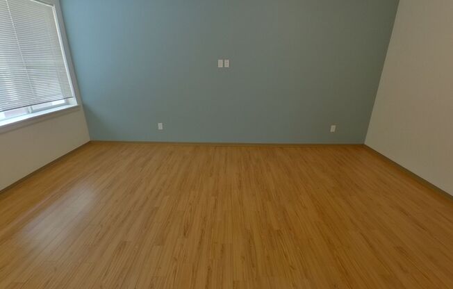 3 beds, 1.5 baths, 1,302 sqft, $2,550, Unit 2