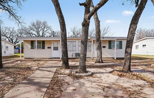 HOUSING VOUCHERS ACCEPTED! Welcome to 2211 Barbell Lane in Fort Worth!