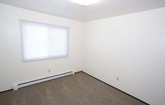 2 beds, 1 bath, $800, Unit 2523-13